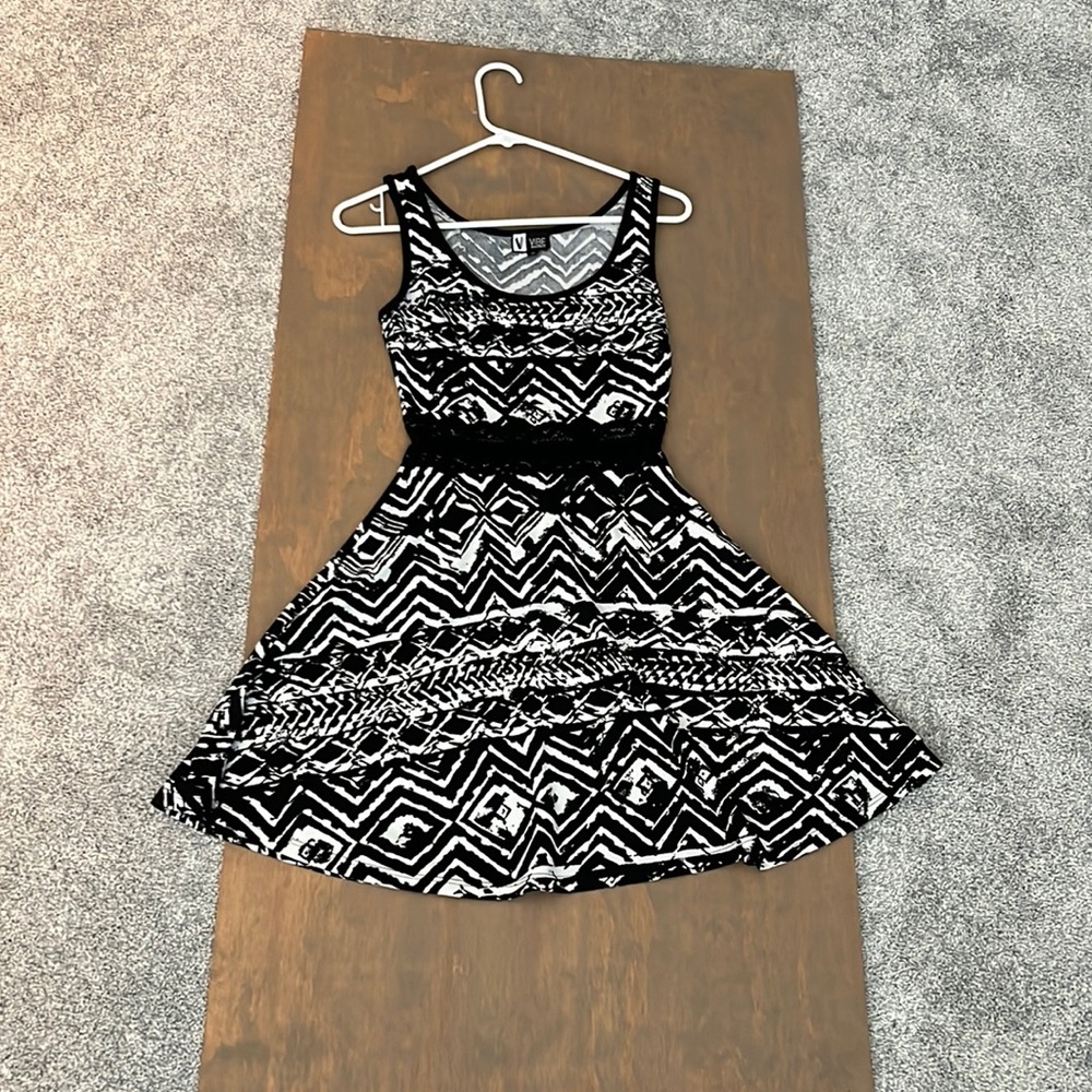 Vibe black dress size small